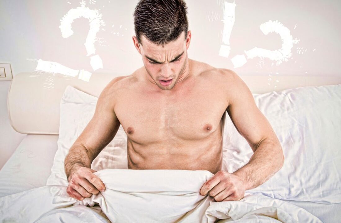 Ein Mann ist mit der Größe seines Penis nicht zufrieden